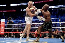 840999990 - LAS VEGAS, NV - AUGUST 26:  (R-L) Floyd Mayweather Jr. throws a punch at Conor McGregor during their super welterweight boxing match on August 26, 2017 at T-Mobile Arena in Las Vegas, Nevada.  (Photo by Christian Petersen/Getty Images)